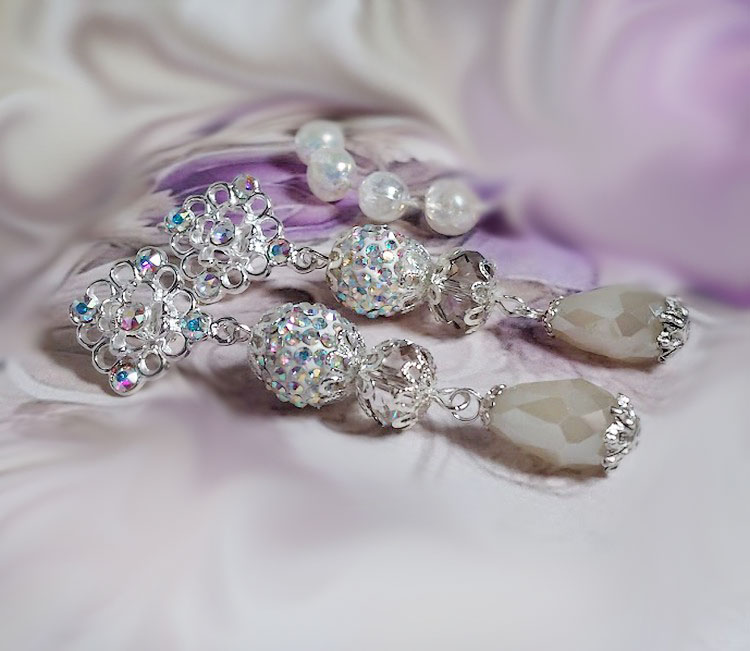 BO Lumi&egrave;re P&eacute;tillante cr&eacute;&eacute;es avec perles strass, gouttes, rondes aplaties verre et perles Crystal Swarovski