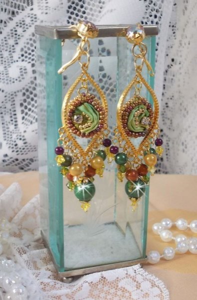 BO Venetian Moon broderet med kam&aelig;leonfarvet silkeb&aring;nd, Swarovski-krystaller og magiske perler