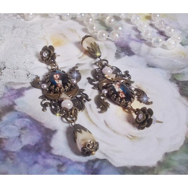 BO Madonna skabt med PureCrystal cabochons, forst&oslash;rrelsesglas cabochons, sky stempler og bronze tilbeh&oslash;r