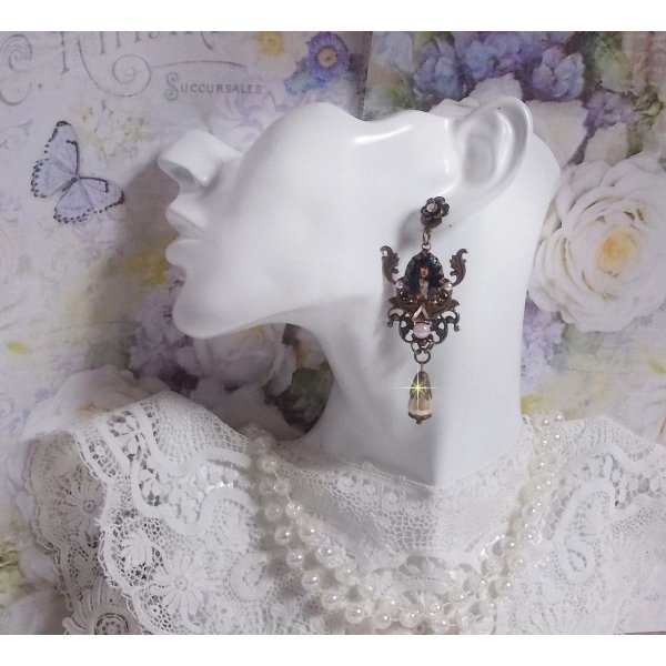 BO Madonna skabt med PureCrystal cabochons, forst&oslash;rrelsesglas cabochons, sky stempler og bronze tilbeh&oslash;r