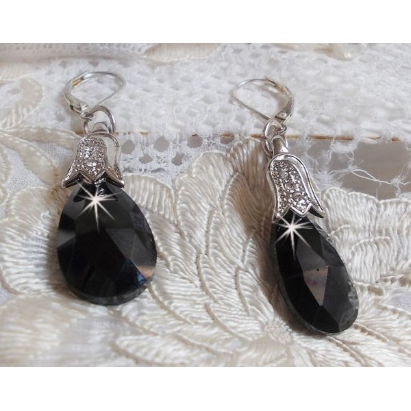 BO Merveilles Jet skabt med sm&aring; s&oslash;lvfarvede rhinsten og facetterede dr&aring;ber