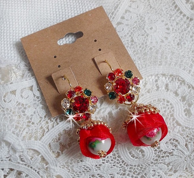 BO Mia broderet med Swarovski-krystaller, orange zirkonsten, Fimo-perler og fr&oslash;perler