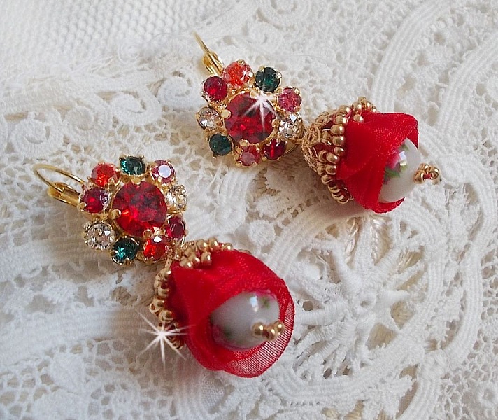 BO Mia broderet med Swarovski-krystaller, orange zirkonsten, Fimo-perler og fr&oslash;perler