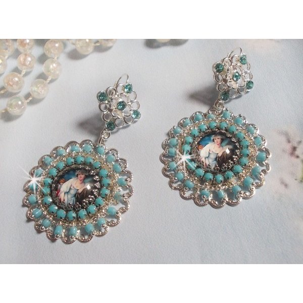 BO Moment de D&eacute;tente skabt med Vintage Dames forst&oslash;rrelsesglas cabochons, Swarovski krystaller, frim&aelig;rker og glasperler