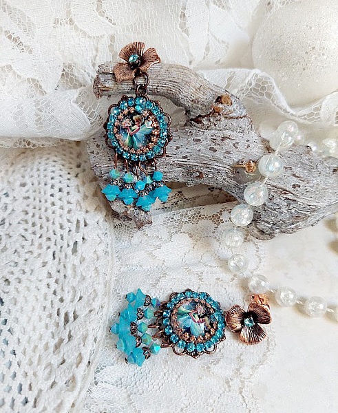 BO Monde des F&eacute;es cr&eacute;&eacute;es avec cabochon verre, estampes laiton et perles Cristal Swarovski