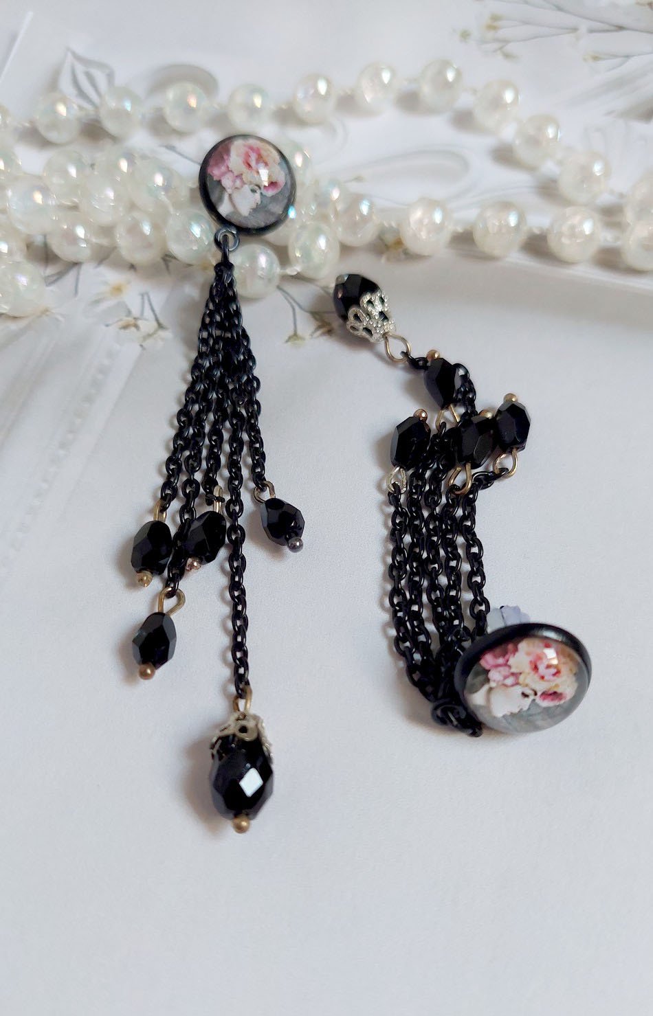 BO Ode Rose et Noire cr&eacute;&eacute;es avec poires facett&eacute;es, cabochons verres, puces et cha&icirc;ne m&eacute;tal 