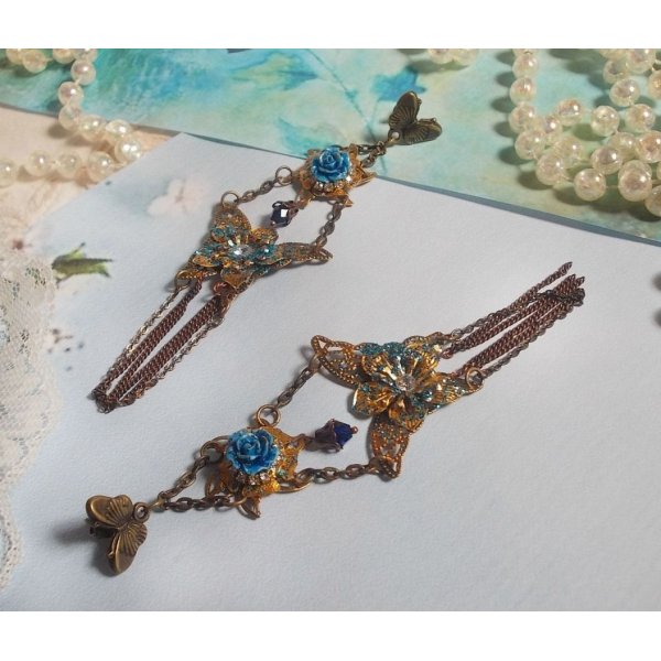 Iriserende sommerfugle skabt med zirkonium, Swarovski krystaller, harpiks cabochons, diverse tilbeh&oslash;r og Bohemian glasperler