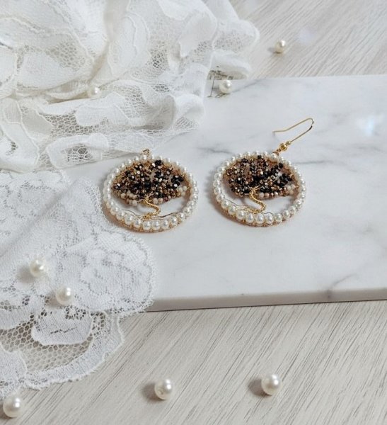 BO Perline Black Nacr&eacute; cr&eacute;&eacute;es avec pendentifs perles, rondes aplaties verres et crochets laiton