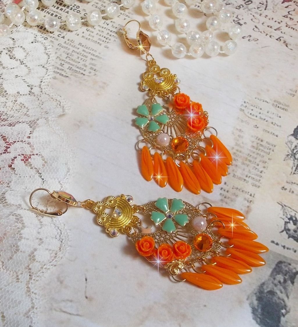 BO Roseraie Orange Roses skabt med Swarovski krystal rhinestones og cabochons, blomster, orange dolke, glas cabochons og kvalitetstilbehør