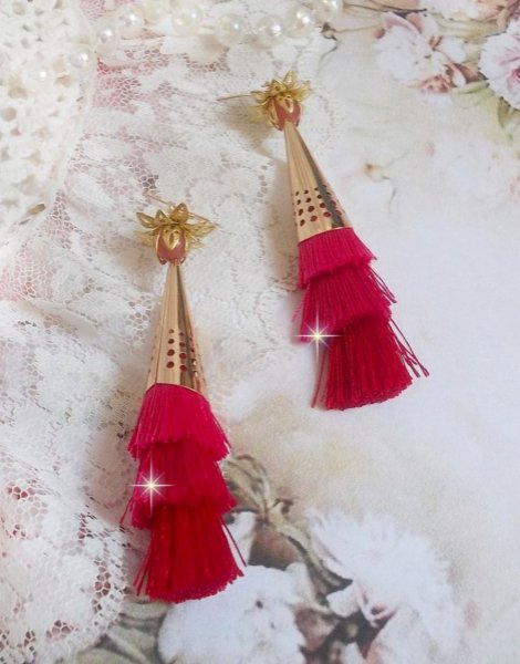 BO Stone skabt med pink, fuchsia og r&oslash;de tredobbelte pomponer, kvarts jordb&aelig;r, forgyldt tilbeh&oslash;r og forskellige