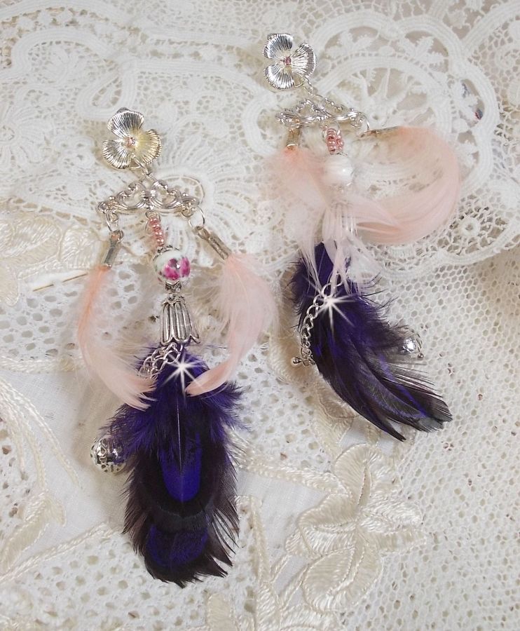 BO Tendre Purple avec des cristaux de Swarovski, des plumes et des perles en porcelaine