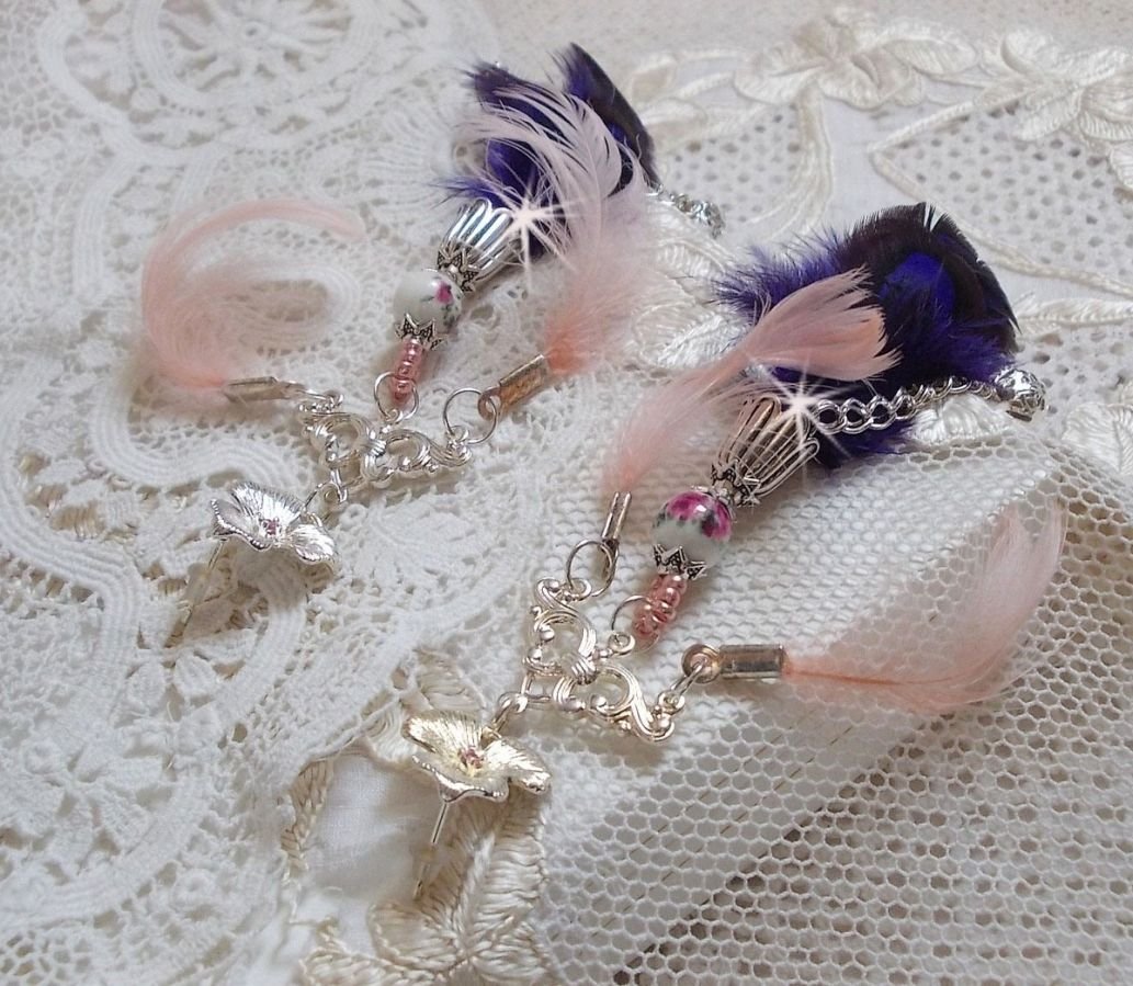 BO Tendre Purple avec des cristaux de Swarovski, des plumes et des perles en porcelaine