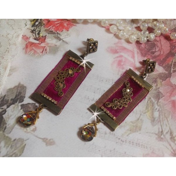 Vintage Arabesque BO skabt med Bordeaux fletninger, Swarovski krystaller og smukt tilbeh&oslash;r 