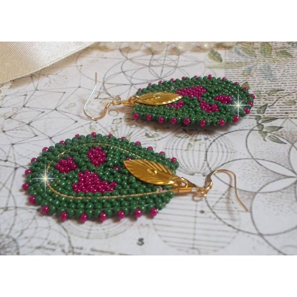 BO Vert Sauge  mont&eacute;es avec des rocailles en Verre sur des supports gouttes, breloques et  crochets d'oreilles Gold filled 14 carats