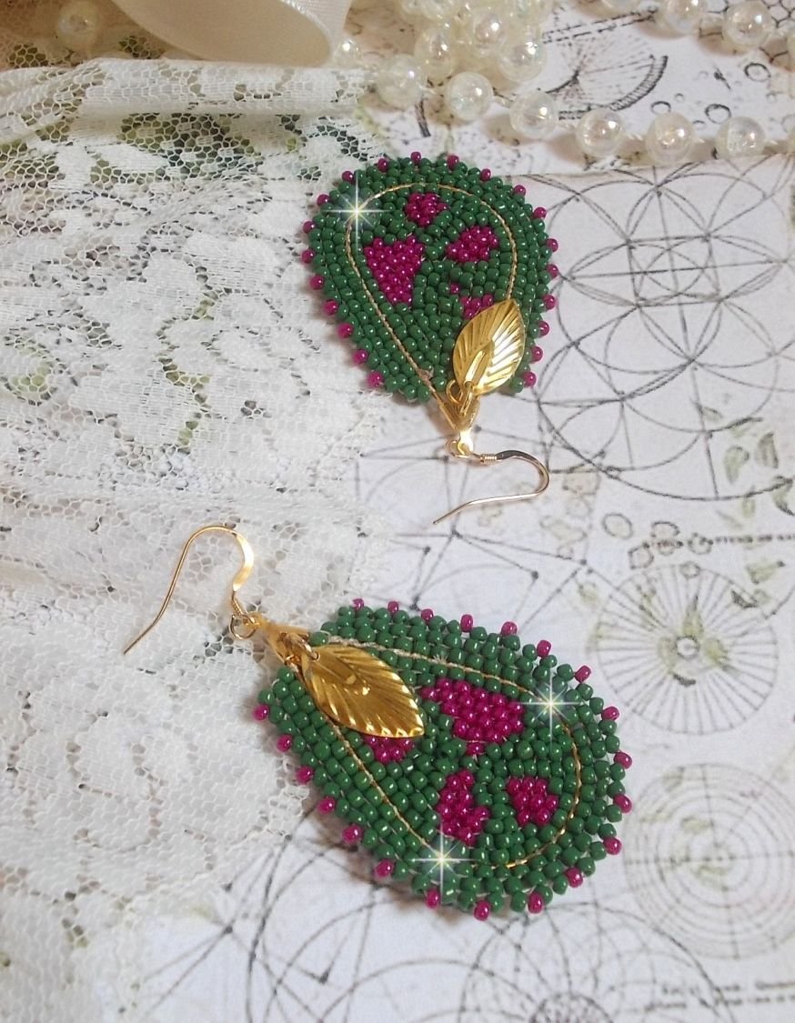 BO Vert Sauge  montées avec des rocailles en Verre sur des supports gouttes, breloques et  crochets d'oreilles Gold filled 14 carats