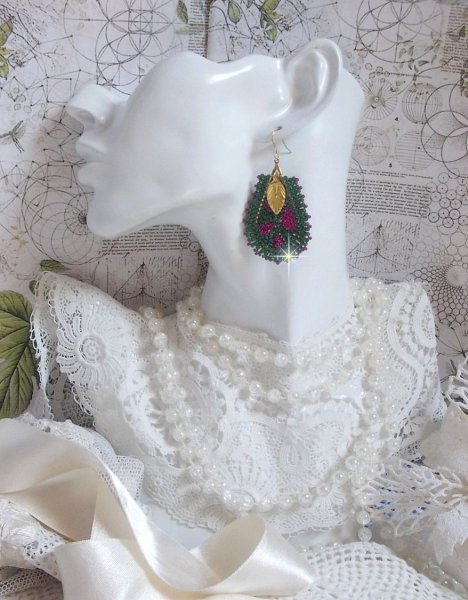 BO Vert Sauge  mont&eacute;es avec des rocailles en Verre sur des supports gouttes, breloques et  crochets d'oreilles Gold filled 14 carats