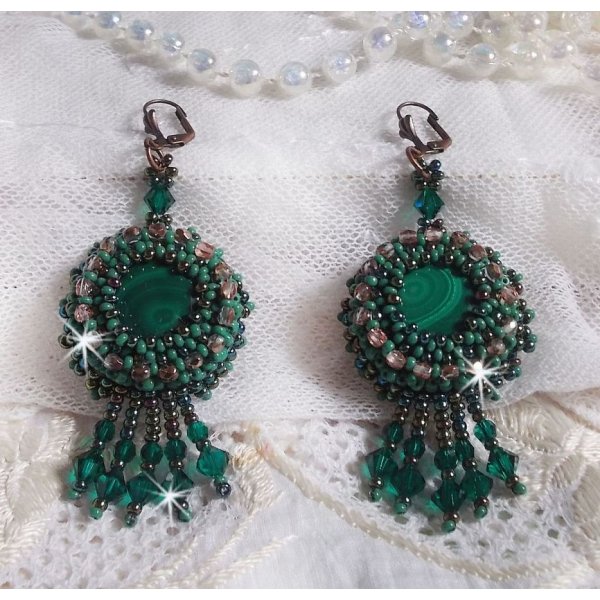 BO Emerald Vert brod&eacute;es avec une malachite, des rocailles et des facettes en verre de boh&egrave;me