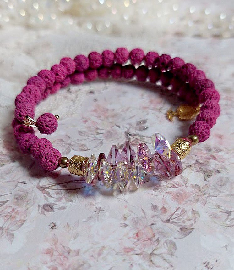 Bracelet Couronne Rose Framboise avec pierres de Lave, pendentifs et toupies en cristal, breloque arbre de vie