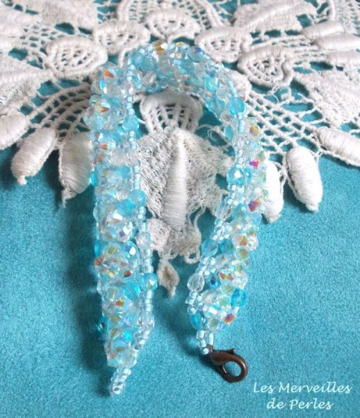 Crystal Blue armb&aring;nd med Swarovski krystalfacetter og spinnere