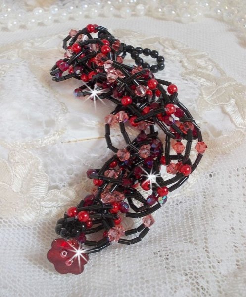 Feeling armb&aring;nd med r&oslash;rperler, perlemorsperler og Swarovski krystal snurrende toppe