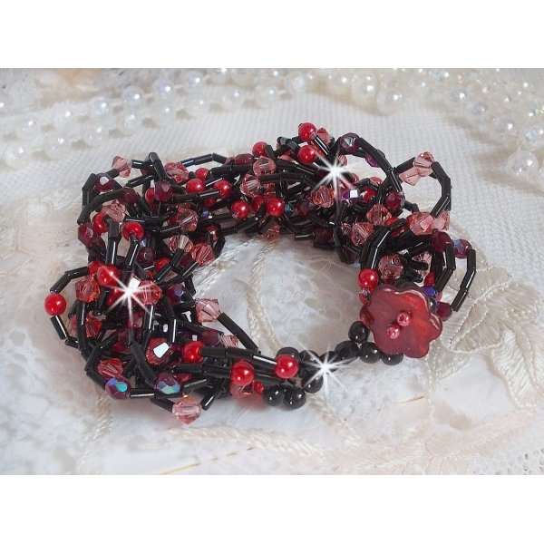 Feeling armb&aring;nd med r&oslash;rperler, perlemorsperler og Swarovski krystal snurrende toppe