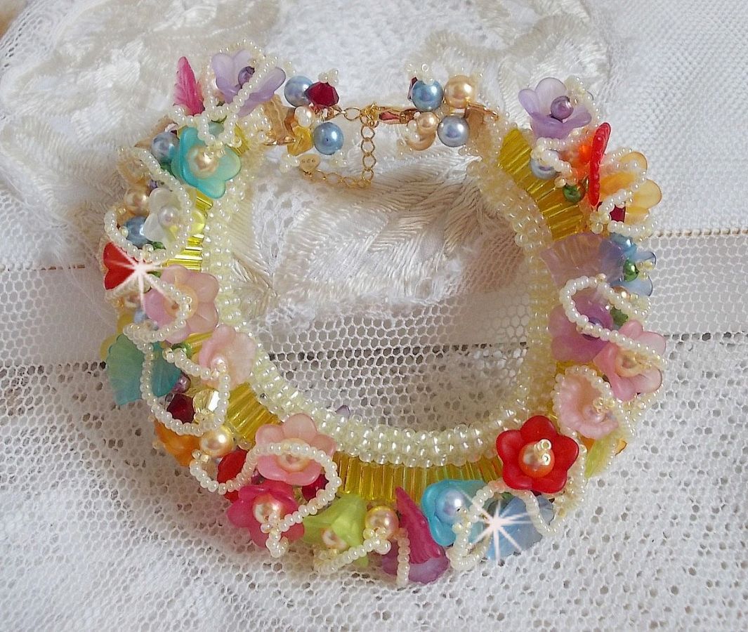 Garden Flowers armbånd med Swarovski perler, Frosted blomster, 3 micron forgyldt lås