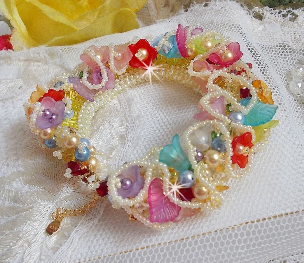 Garden Flowers armbånd med Swarovski perler, Frosted blomster, 3 micron forgyldt lås