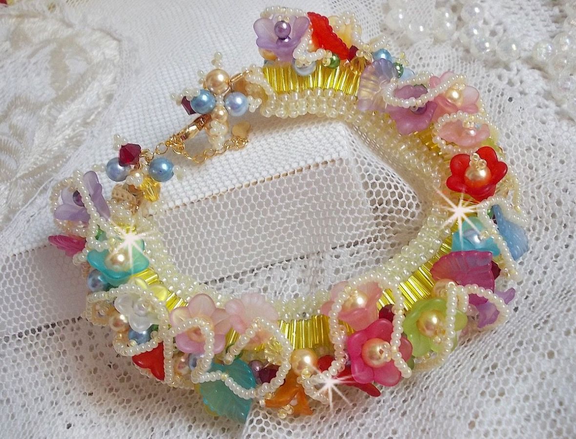 Garden Flowers armbånd med Swarovski perler, Frosted blomster, 3 micron forgyldt lås