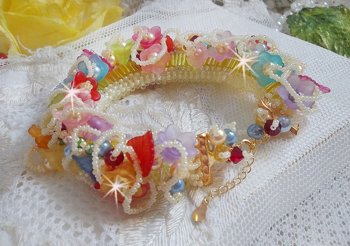 Garden Flowers armbånd med Swarovski perler, Frosted blomster, 3 micron forgyldt lås