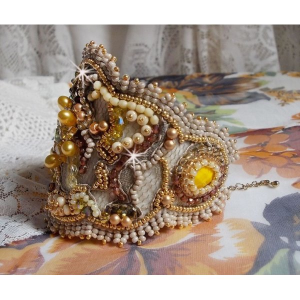 Bracelet manchette Colorado joliment brillant avec les perles jaunes et les cristaux de Swarovski