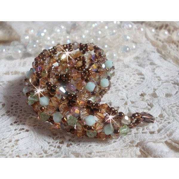 Vandlilje armb&aring;nd, en gr&oslash;n og guld refleksion med Swarovski krystal snurrende toppe og boheme glasfacetter