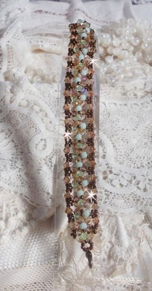 Vandlilje armb&aring;nd, en gr&oslash;n og guld refleksion med Swarovski krystal snurrende toppe og boheme glasfacetter