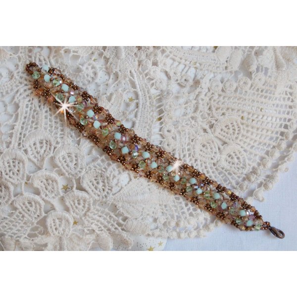 Vandlilje armb&aring;nd, en gr&oslash;n og guld refleksion med Swarovski krystal snurrende toppe og boheme glasfacetter