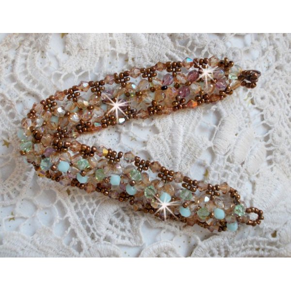 Vandlilje armb&aring;nd, en gr&oslash;n og guld refleksion med Swarovski krystal snurrende toppe og boheme glasfacetter