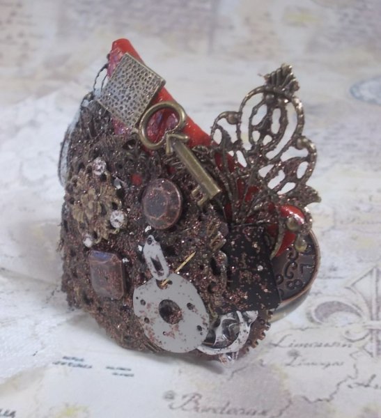 Navigating Shadow armb&aring;nd skabt med Cognac farvet l&aelig;der, stof blomst, Bronze, Kobber, Sort tilbeh&oslash;r med charms