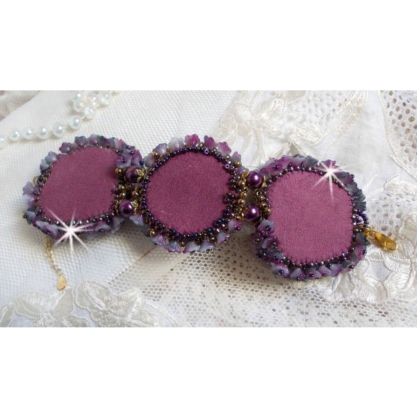 Bracelet La Passionnée de Venise brodé avec un ruban de soie Purple, des pierres semi-précieuse : Les sugililtes et des rocailles