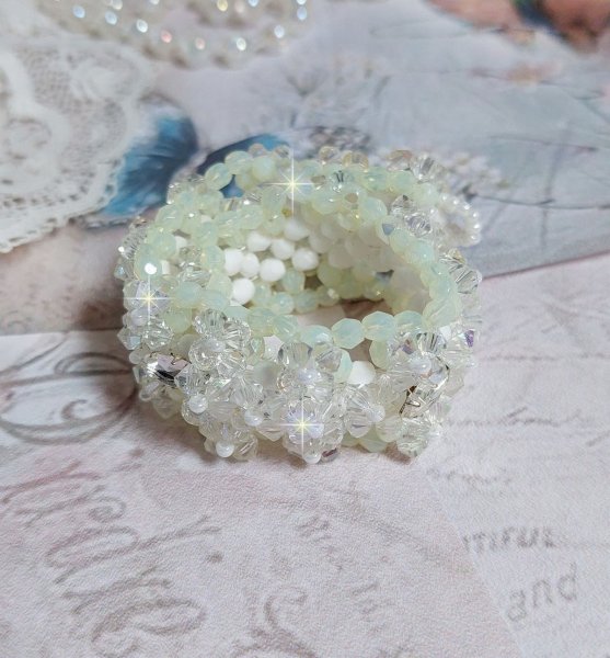 Venus armb&aring;nd med Swarovski krystal spinnere og uigennemsigtige hvide boheme glasfacetter