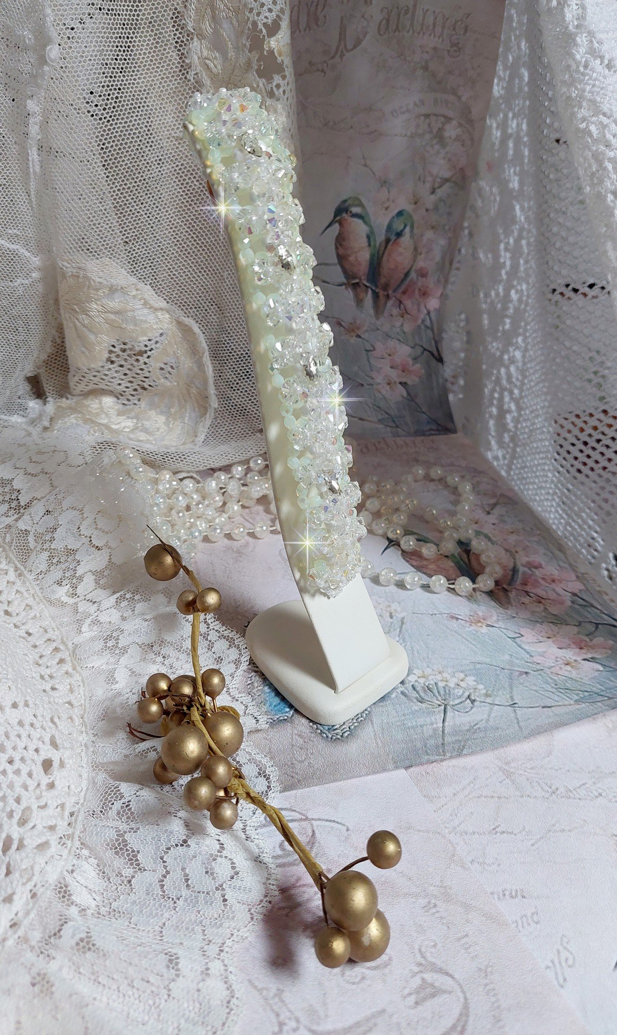 Venus armb&aring;nd med Swarovski krystal spinnere og uigennemsigtige hvide boheme glasfacetter