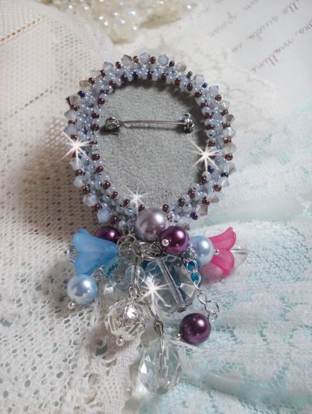 Mademoisellle Bluse Haute-couture broche broderet med Swarovski-krystaller, perler, Lucite-blomster og smukke fr&oslash;perler