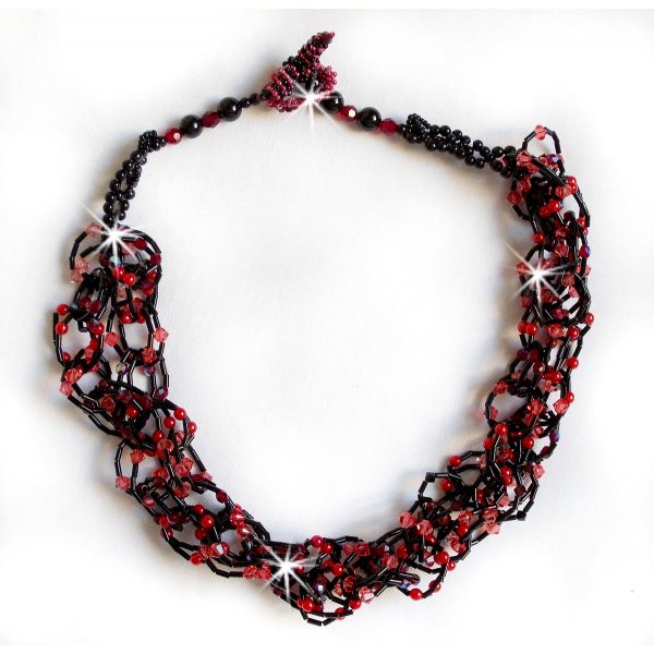 Feeling halsk&aelig;de med r&oslash;rperler, Swarovski krystaller og facetter