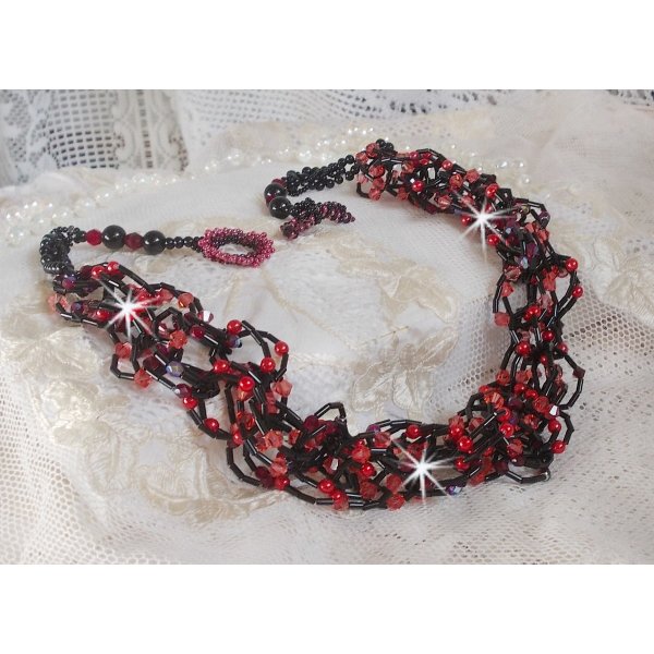 Feeling halsk&aelig;de med r&oslash;rperler, Swarovski krystaller og facetter