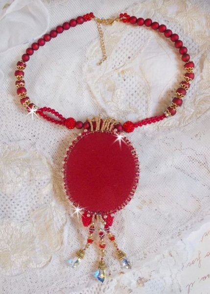 Nous Deux Haute-Couture barok vedh&aelig;ng broderet med halv&aelig;delperler og Swarovski krystal 