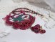 Halskæde Enchantement d'Automne broderet med Bordeaux perler, blonder, forskellige perler og frøperler