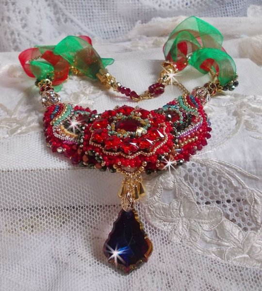 Mia Haute-Couture Barok / Vintage halsk&aelig;de broderet med Swarovski-krystaller, forgyldt, forskellige kvalitetsperler