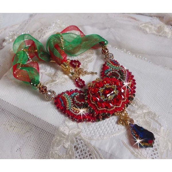 Mia Haute-Couture Barok / Vintage halsk&aelig;de broderet med Swarovski-krystaller, forgyldt, forskellige kvalitetsperler