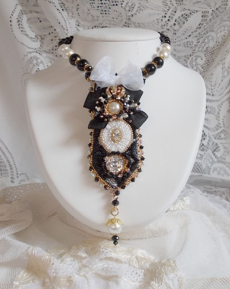 Vintage Sacred Black Haute-Couture halskæde broderet med Swarovski-krystaller, organza-bånd og Miyuki-perler