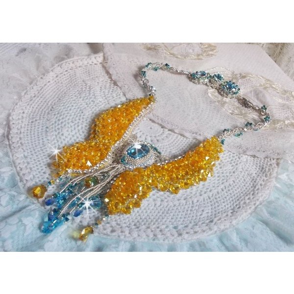 Versailles Haute-Couture sommerfuglehalsk&aelig;de broderet med Swarovski-krystaller, s&oslash;lv Miyuki fr&oslash;perler og 925/1000 s&oslash;lvtilbeh&oslash;r 