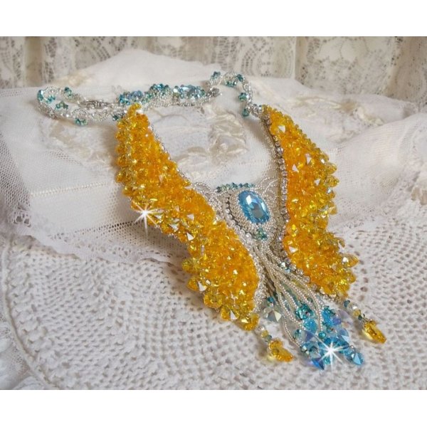 Versailles Haute-Couture sommerfuglehalsk&aelig;de broderet med Swarovski-krystaller, s&oslash;lv Miyuki fr&oslash;perler og 925/1000 s&oslash;lvtilbeh&oslash;r 