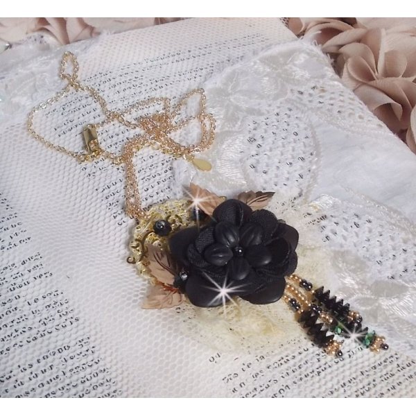 Sort og guld Dreamcatcher vedh&aelig;ng halsk&aelig;de med antikke blonder og smukke krystaller