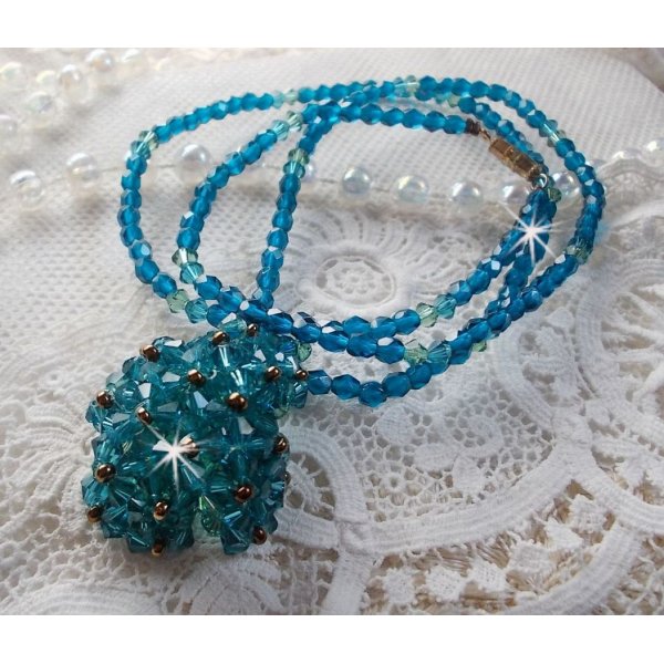 Smaragd vedh&aelig;ng halsk&aelig;de med Swarovski krystal spinners og facetter